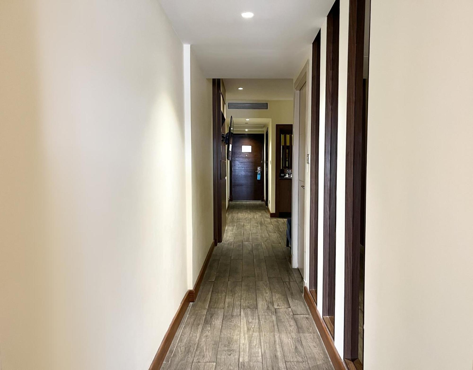Sofitel Al Khobar The Corniche Hotel Exterior foto A corridor in a hotel