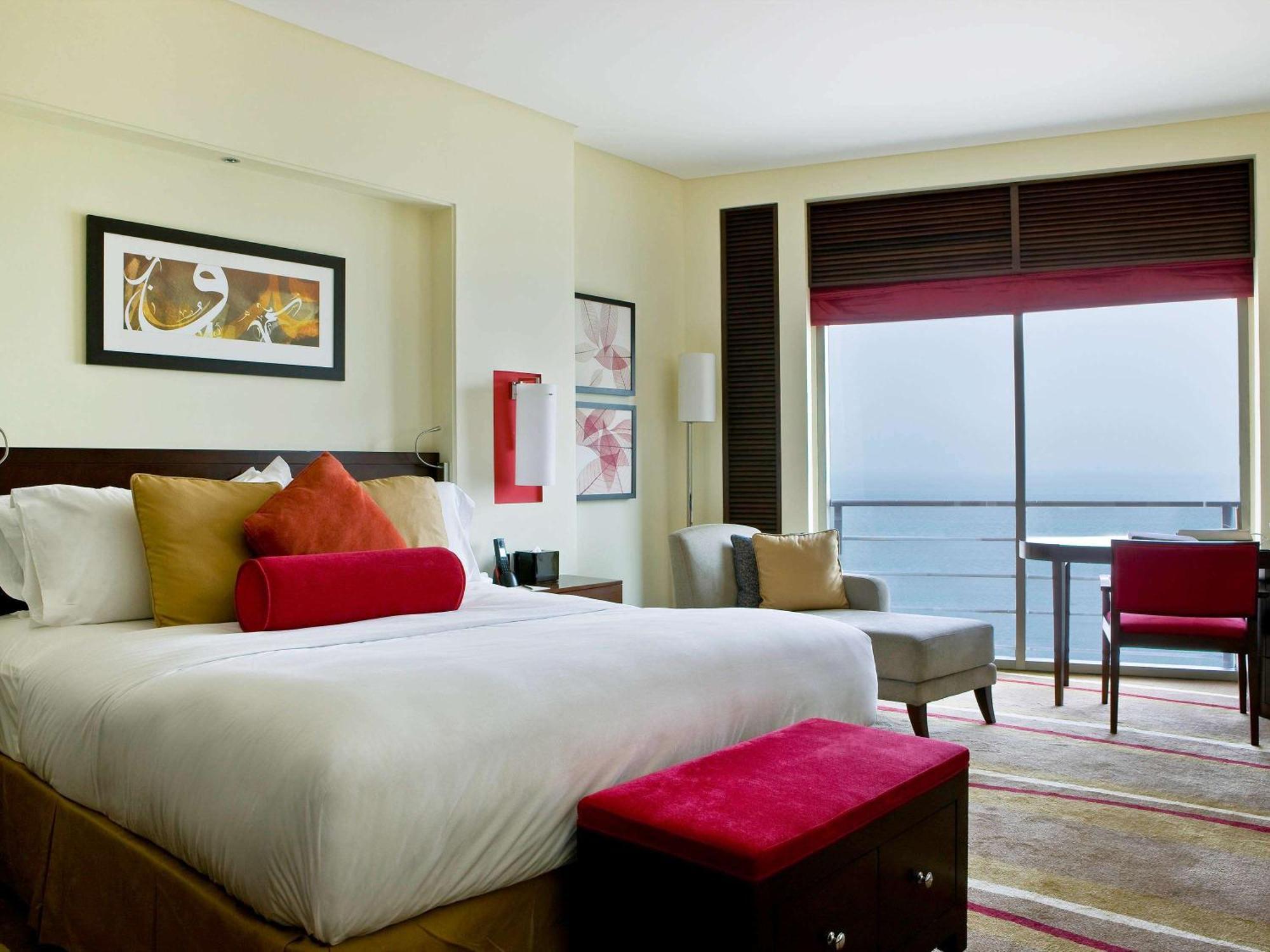 Sofitel Al Khobar The Corniche Hotel Exterior foto A guest room at the hotel